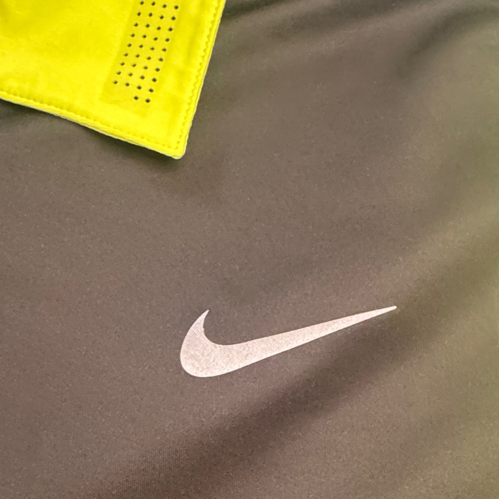 Nike Men's Yellow and Black Gradient Polo - Tiger Woods Collection - Picture 3 of 6